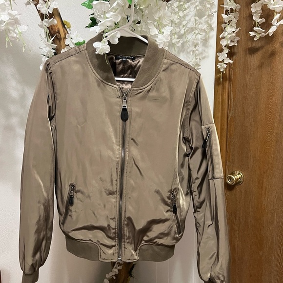 Kendall & Kylie Olive Green Oversized  Bomber Jacket with Ribbed Details 🫒 - Picture 2 of 10